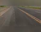 Caminhão carregado tomba na PR-444 e motorista sai ileso em Arapongas