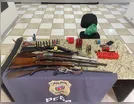 Dono de bezerro que matou cachorros é preso com arsenal de armas