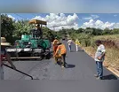 Prefeito Carlos Gil e vice Gertrudes vistoriam obras de pavimentação