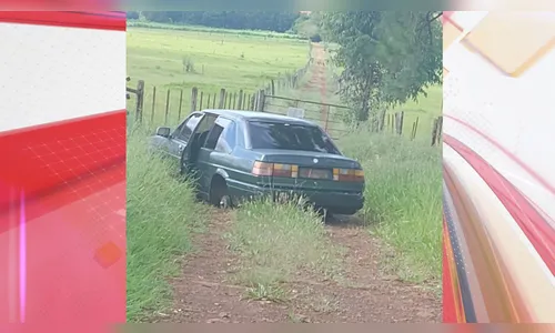 Carro furtado é encontrado 'depenado' em Arapongas