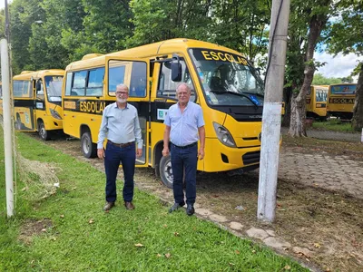 A aquisição faz parte de um investimento estadual que beneficia 97 municípios, com um total de 113 novos ônibus escolares, fortalecendo o transporte escolar em diversas regiões do Paraná.