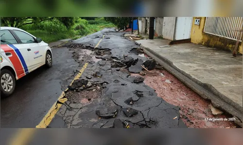 Prefeitura inicia trabalho emergencial na Rua Emiliano Perneta