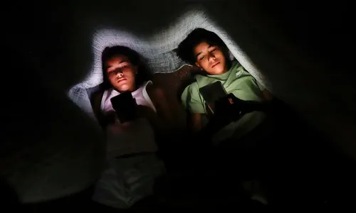 Uma a cada três crianças tem perfil aberto em redes, alerta pesquisa