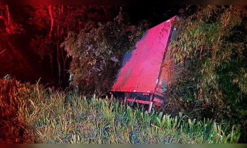 Acidente na rodovia PR-466 deixa caminhoneiro ferido em Manoel Ribas