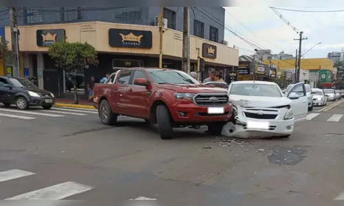 Acidente de trânsito é registrado em cruzamento da Avenida Curitiba