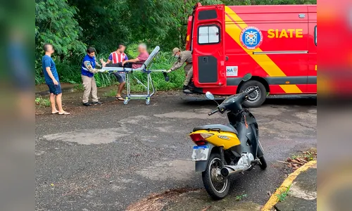 Motociclista perde consciência e fica ferido ao cair de moto