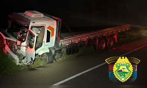 Caminhoneiro de Apucarana se envolve em acidente com carro na PR-323