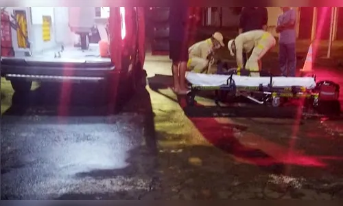 Motociclista fica ferido em colisão com Fiat Uno no centro de Ivaiporã