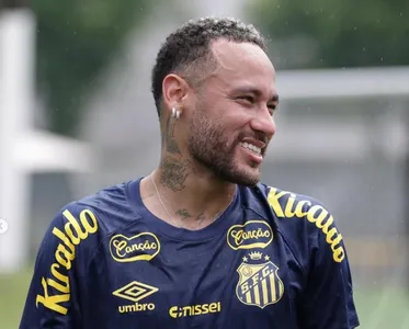 Após assinar com o Santos, o jogador voltou a morar no Brasil