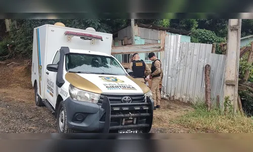 Vizinhos desconfiam de casa aberta e encontram homem morto