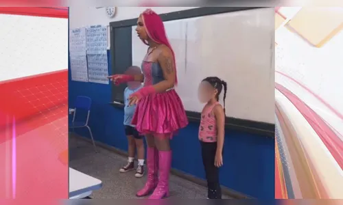 Professora trans faz dinâmica com alunos e revolta parlamentares
