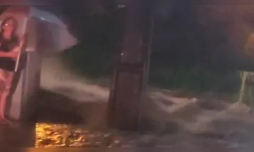 Chuva forte gera alagamentos em bairros de Apucarana; veja