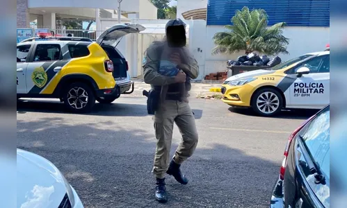 Pai deixa bebê de 11 meses em calçada para ficar em bar