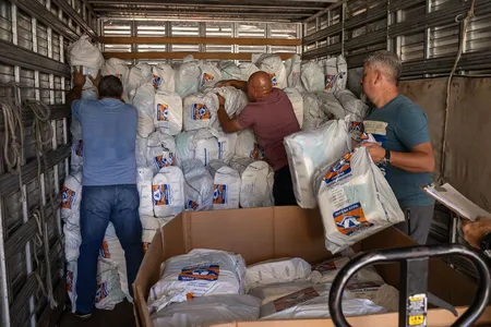Curitiba, 09 de fevereiro de 2025 - O Governo do Paraná encaminha kits de limpeza e higiene para os munícipios de Morretes e Antonina, afetados pelas chuvas.