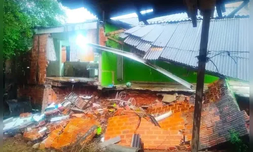 Casa de idosa desaba devido à forte chuva no Paraná