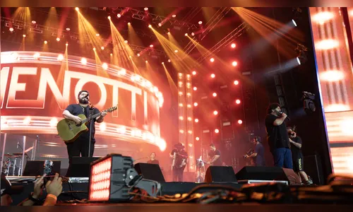 César Menotti & Fabiano reunem 104 mil pessoas com show em Caiobá