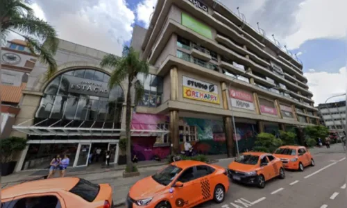 Trabalhador morre ao cair de telhado de shopping em Curitiba