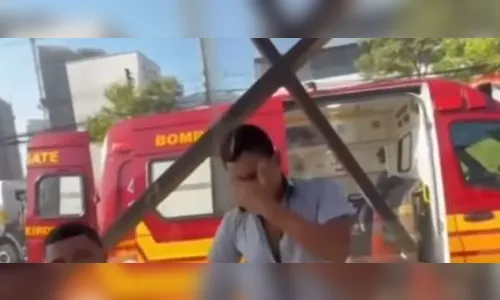 Motorista de ônibus atingido por avião chora: 'Salvei todo mundo'