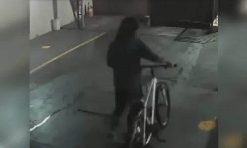Homem usa peruca e furta duas bicicletas em condomínio de Maringá