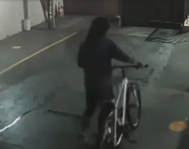 Homem usou disfarce para furtar bicicletas