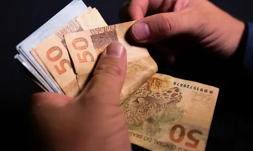 Instituído pela Lei n° 7.998/90, o Abono Salarial equivale ao valor de, no máximo, um salário-mínimo, de acordo com a quantidade de meses trabalhados no ano-base