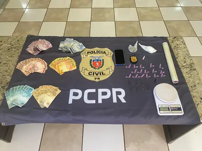 Maconha, cocaína e dinheiro foram apreendidos