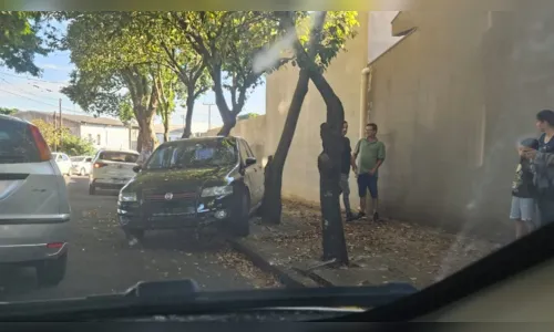 Acidente envolvendo três carros mobiliza PM e bombeiros em Apucarana