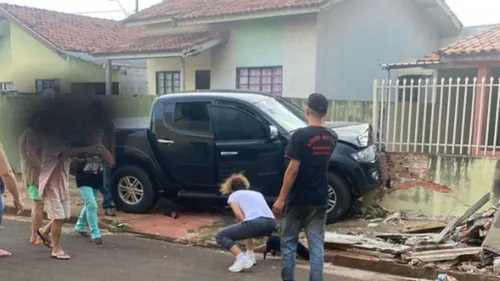 O acidente mobilizou equipes do Serviço de Atendimento Móvel de Urgência (Samu) e da Polícia Militar (PM).