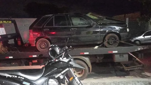 O carro foi apreendido e encaminhado à 17ª Subdivisão Policial de Apucarana (17ª SDP) para devolução ao proprietário.