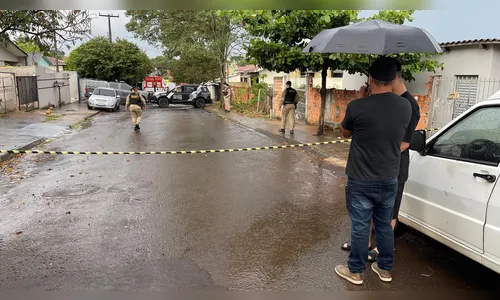 PM encontra cocaína e maconha em casa de homem que morreu após invasão