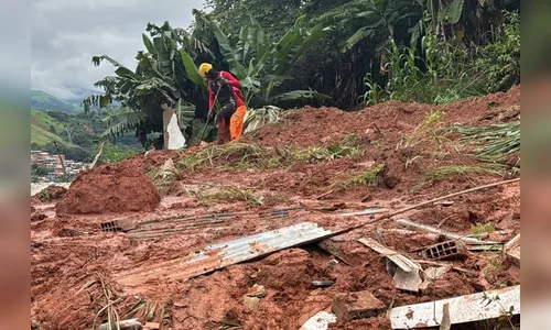 Desabamentos causados por fortes chuvas deixam ao menos 5 mortos em MG