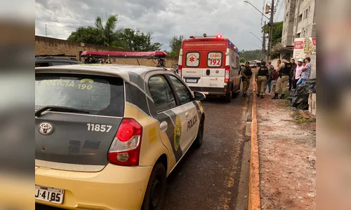Rapaz fica gravemente ferido após ser agredido por colegas de trabalho