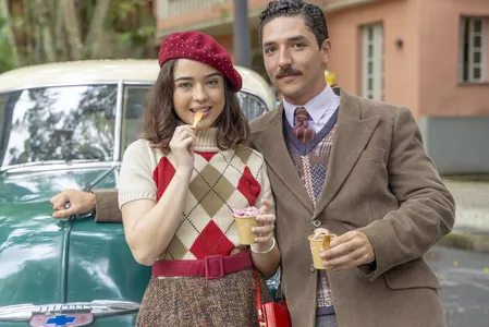 Ronaldo (Joao Vitor Silva) e Flora (Bella Piero)