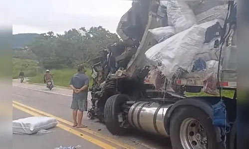 Homem morre em acidente com carreta dirigida pelo próprio filho
