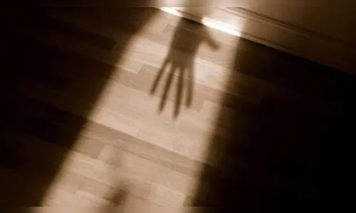 Vereador que filmou netas com a boca no mamilo dele é investigado