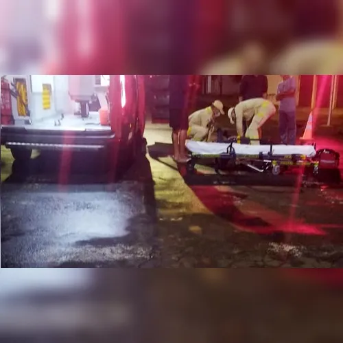 Motociclista fica ferido em colisão com Fiat Uno no centro de Ivaiporã