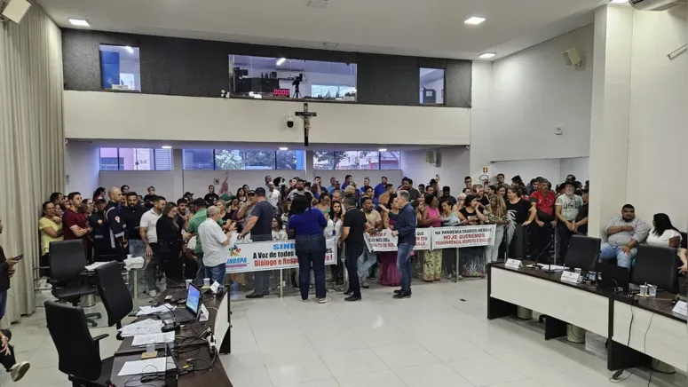 Câmara de Apucarana lotada