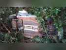 Astra capota e colide com árvores na PR-466 em Manoel Ribas