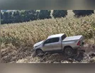 Caminhonete Hilux capota na PR-466 após saída de posto de combustíveis