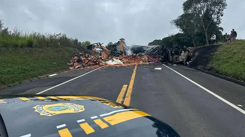 A batida aconteceu no km 297,5, na região da comunidade Tijuco Preto.
