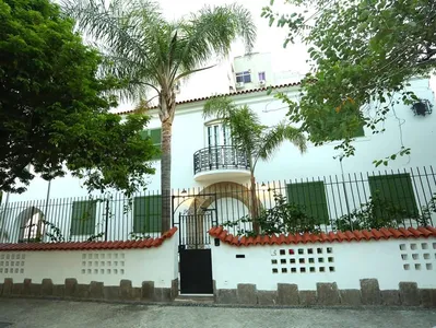 A casa foi construída em 1937 na Urca, na zona sul do Rio, e tem 480 m²