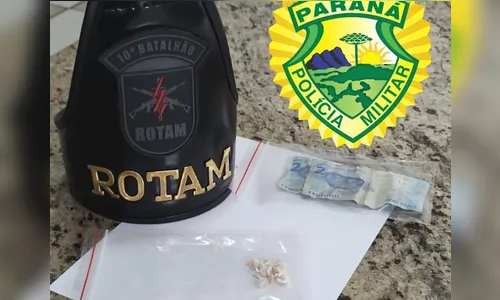 Mulher é presa pela Rotam traficando na praça da Catedral de Apucarana