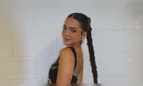 Mel Maia faz desabafo sobre pressão estética: 