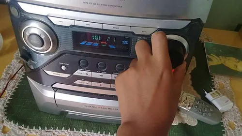 A mulher alegou que havia ligado o som apenas pela manhã
