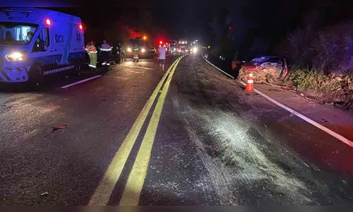 Colisão frontal na BR-153 deixa uma pessoa morta e três feridas no PR