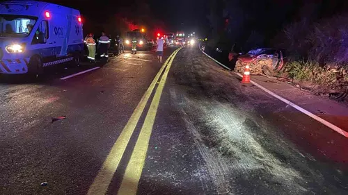 Acidente aconteceu por volta das 2h30 no km 21,9 da rodovia