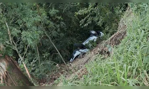 Pessoa desaparecida é encontrada morta em carro capotado na PR-239