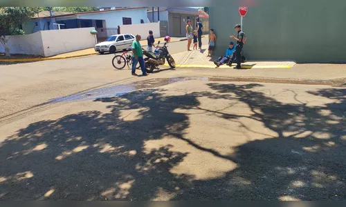 Motociclista fica ferido em colisão com bike motorizada na Vila Reis