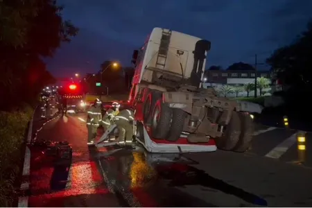 Acidente ocorreu na manhã desta terça-feira (18)