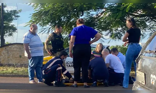 Motociclista e pedestre ficam feridos após atropelamento em Apucarana